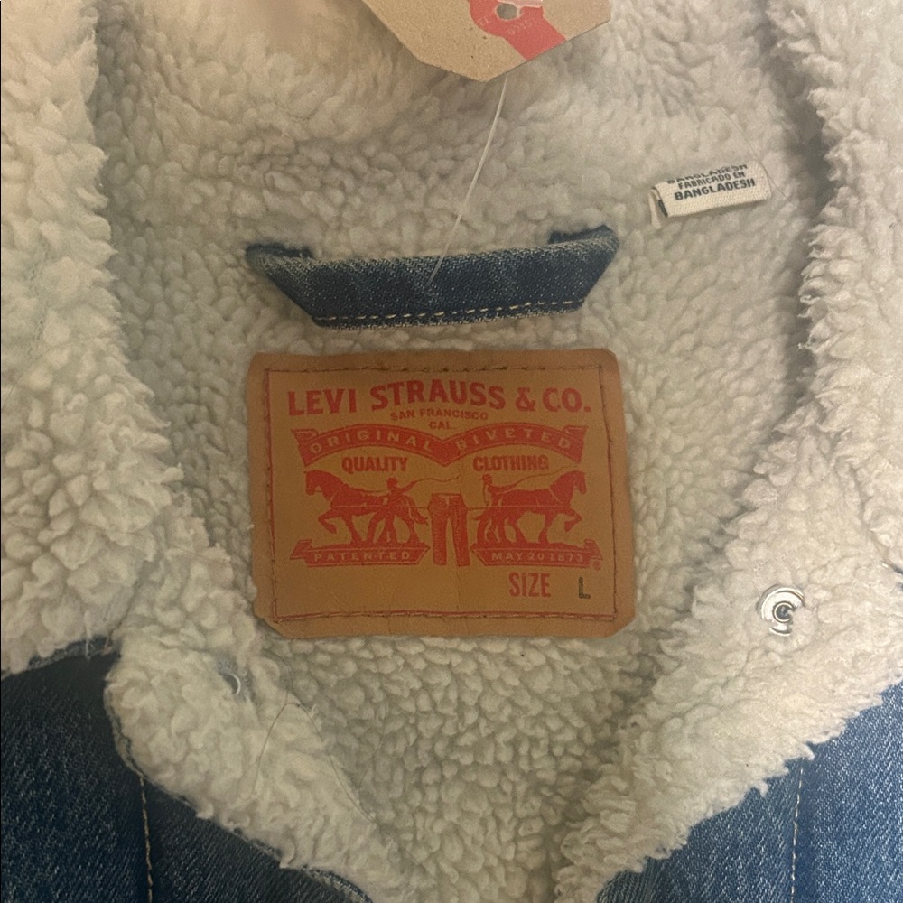 Levi's Classic Blue Denim Jacket with Sherpa Collar - Picture 3 of 5